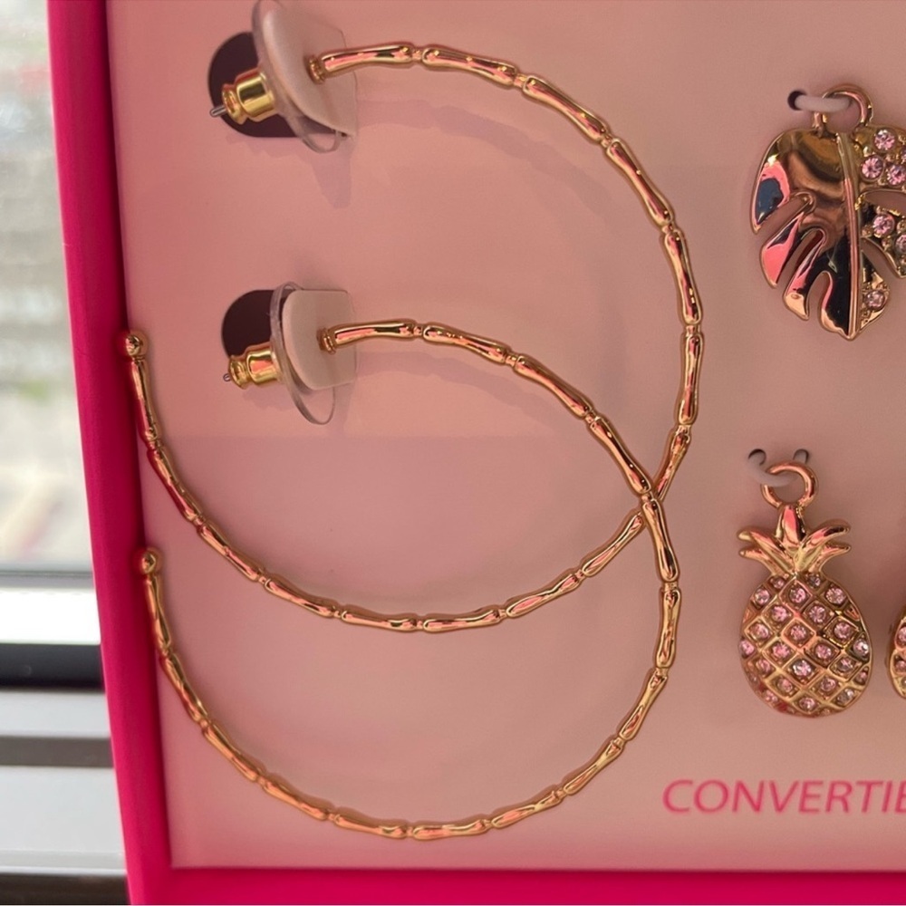 Lilly Pulitzer charm hoop gift set gold metallic 2” NWT - Picture 4 of 6